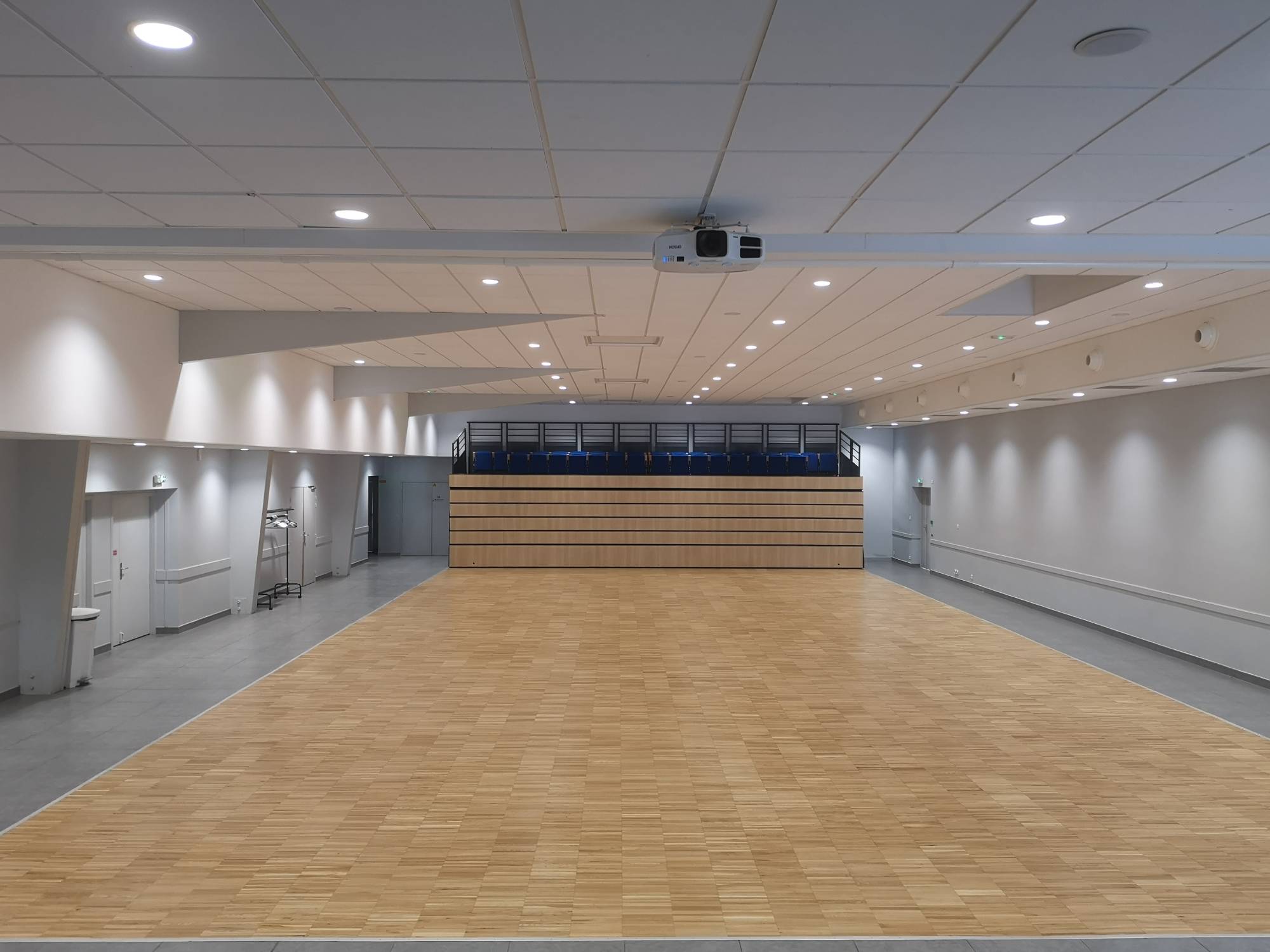 Salle polyvalente de Gvez (35).